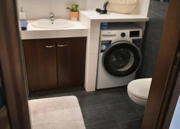 Dwa Oddzielne Pry Metro Kondratowicza Варшава